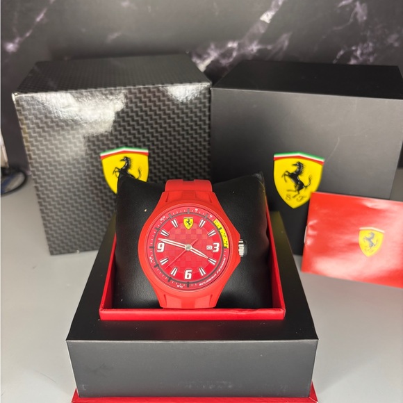 Ferrari Other - Scuderia Ferrari Pit Crew watch 44mm